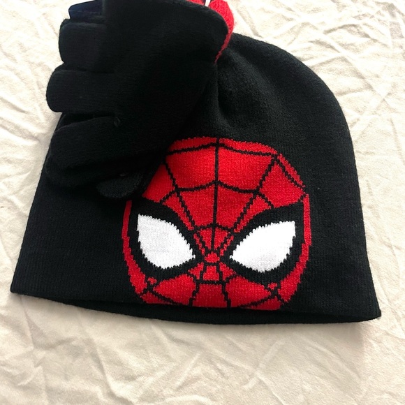 Marvel Spider-Man hat and glove set - Picture 2 of 3
